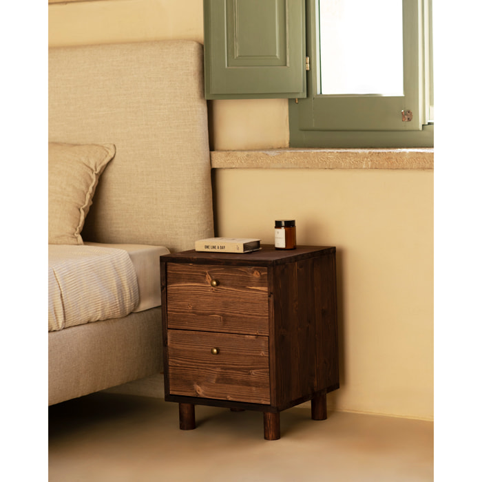 Mesita de noche de madera maciza con dos cajónes en tono nogal de 51x38cm Alto: 50.5 Largo: 37.5 Ancho: 36
