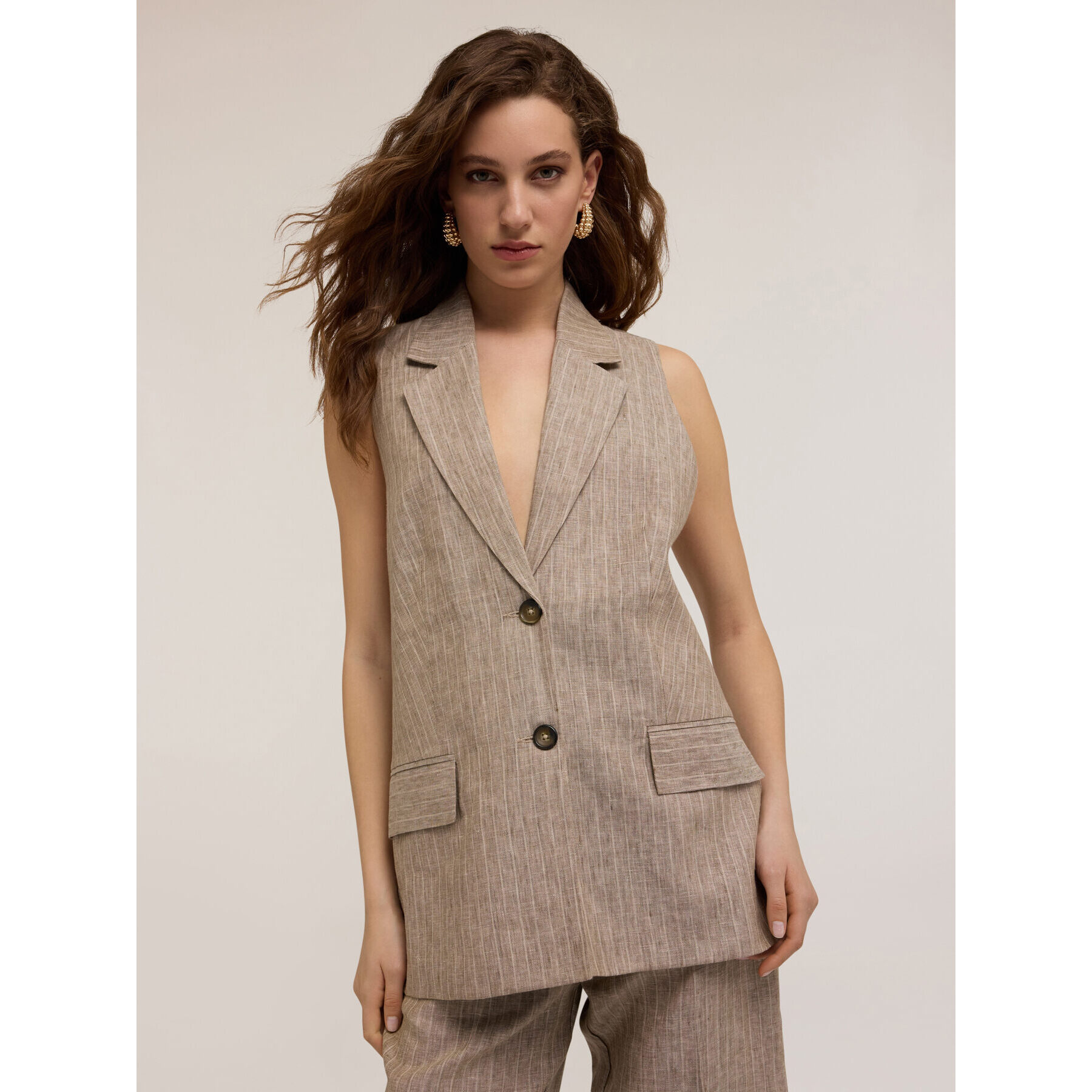 Motivi - Chaleco de lino a rayas diplomáticas con botonadura simple - Beige