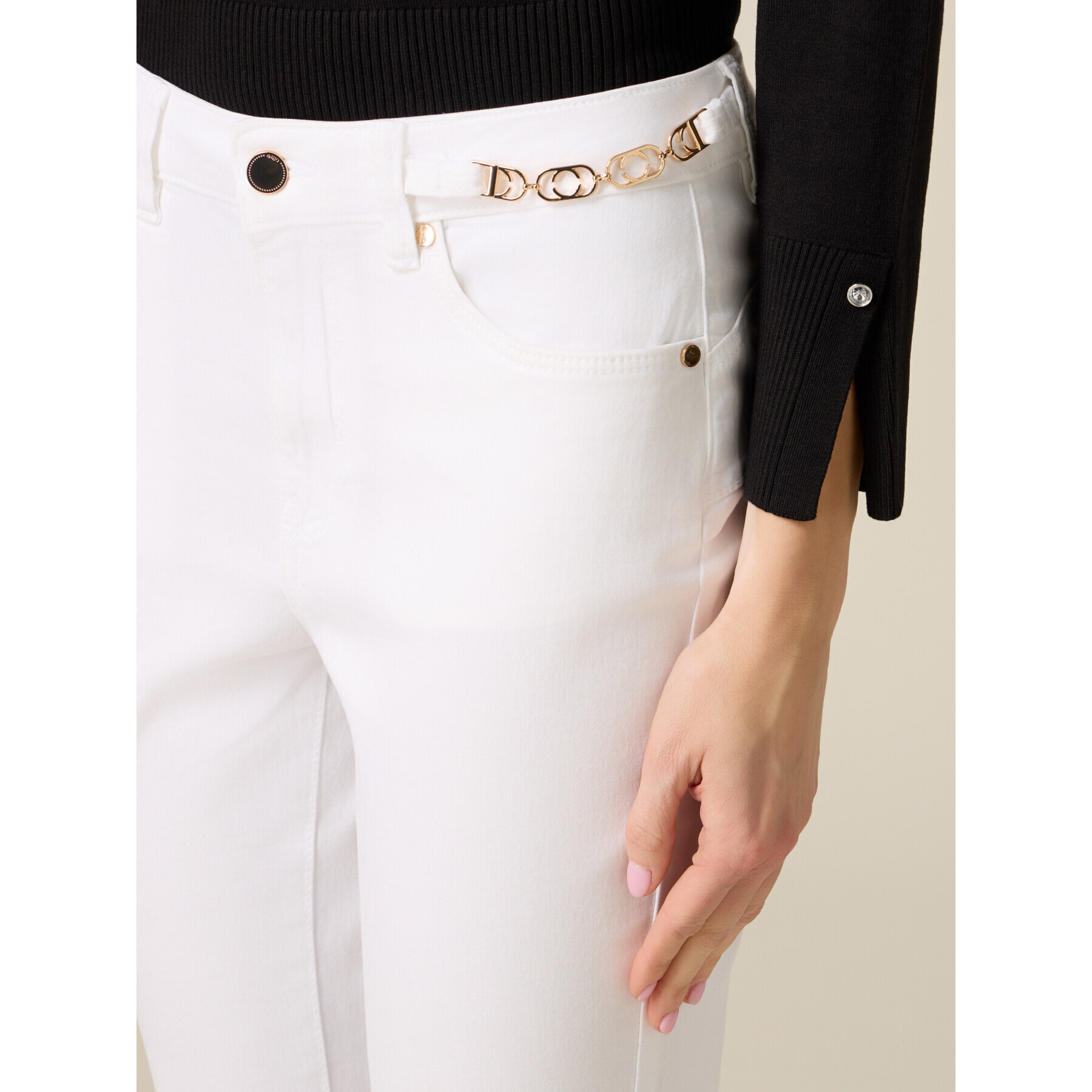 Oltre - Pantalones skinny con cadena metálica - Blanco