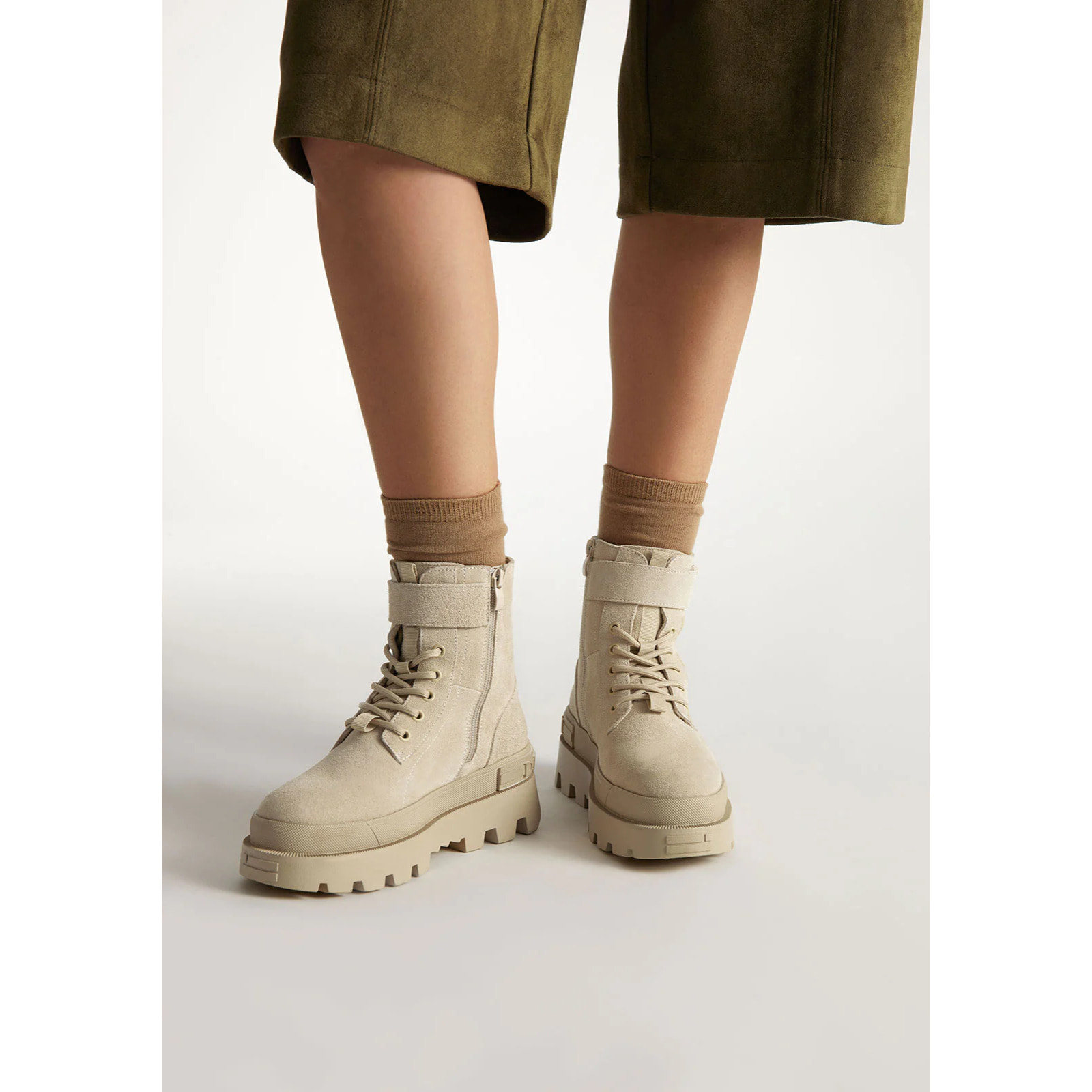 Botas de Mujer Corte Medio All Track Strap Beige