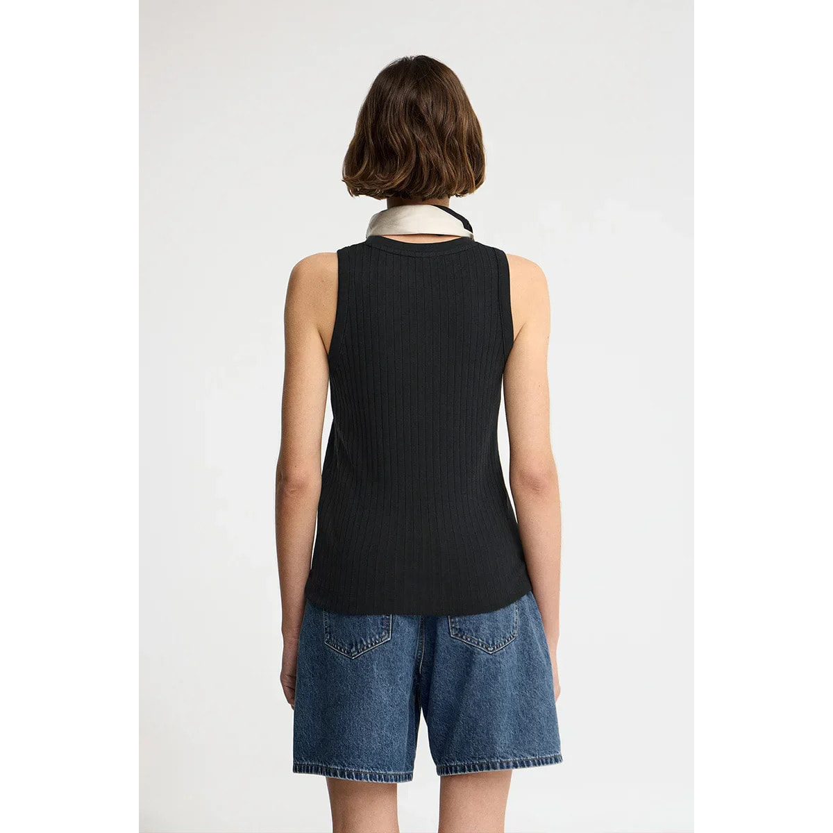 Camiseta sin mangas negra de canalé con corte slim y bordado Rigby Go