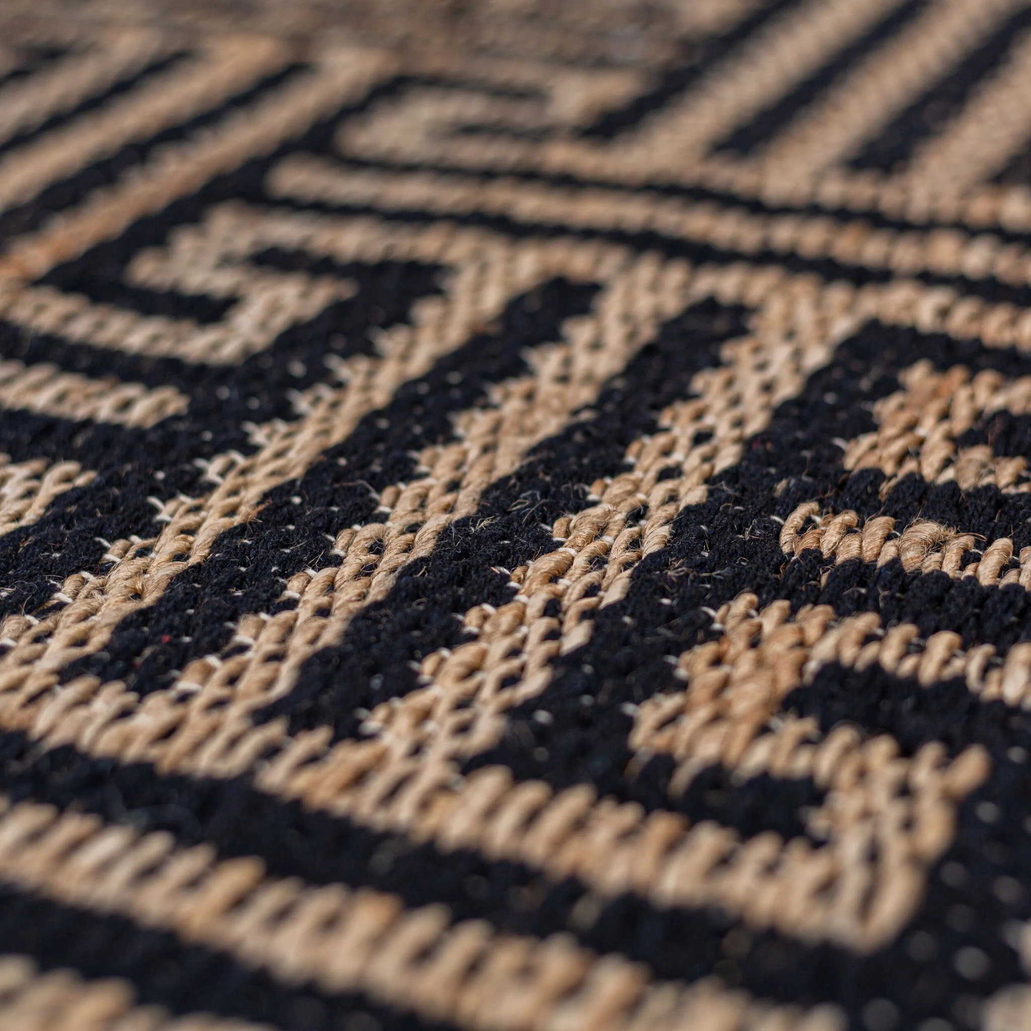 Tapis en jute MEANDER