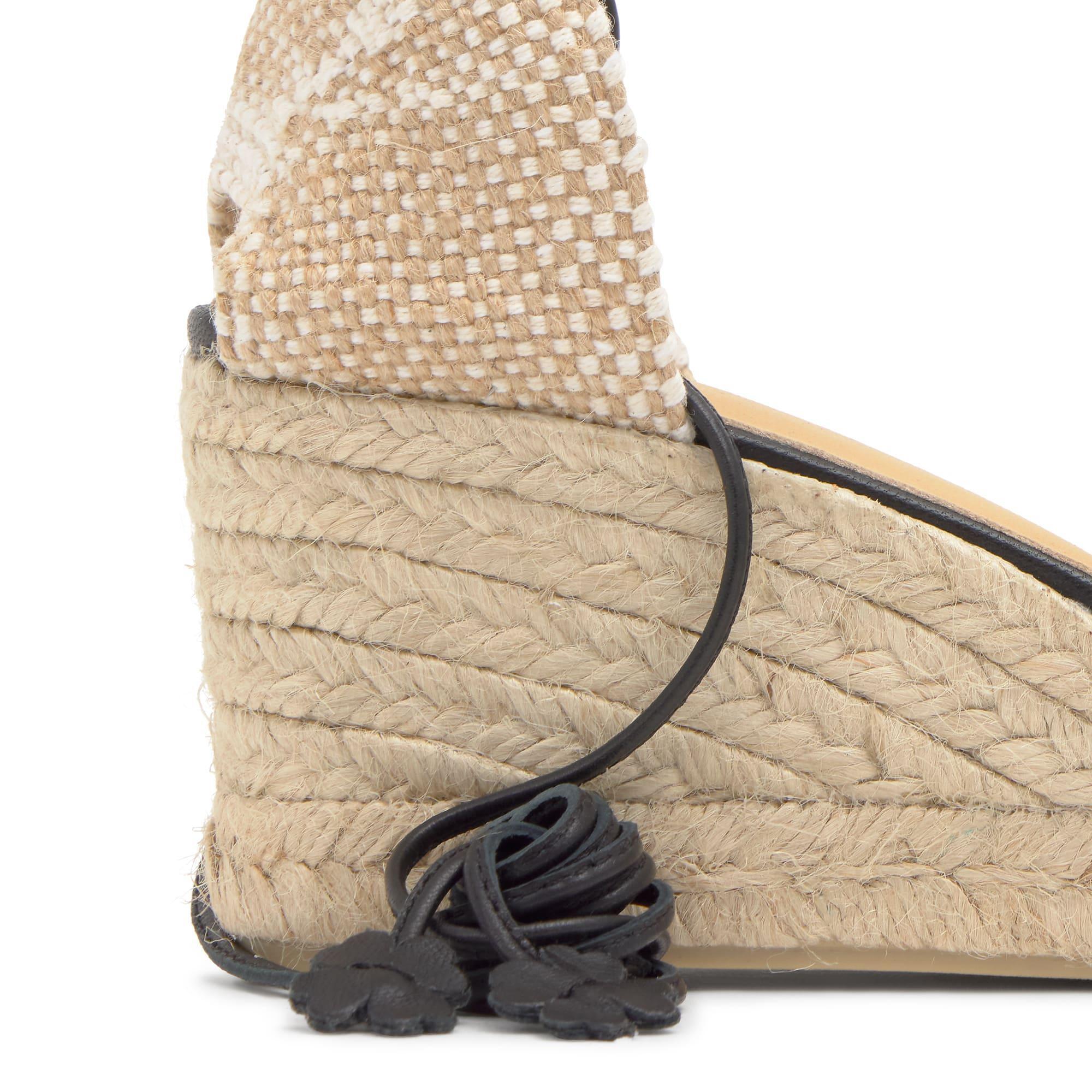 Alpargata Carina cuña de yute en napa con cordones de cuero