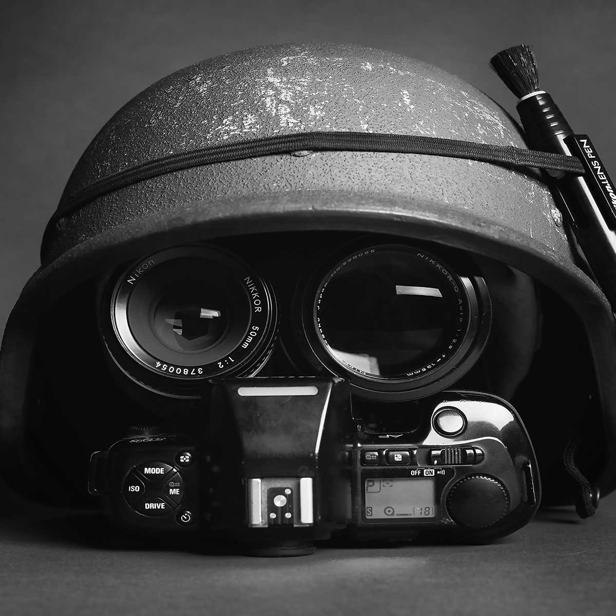 Affiche reporter de guerre Affiche + cadre en bois - Chêne