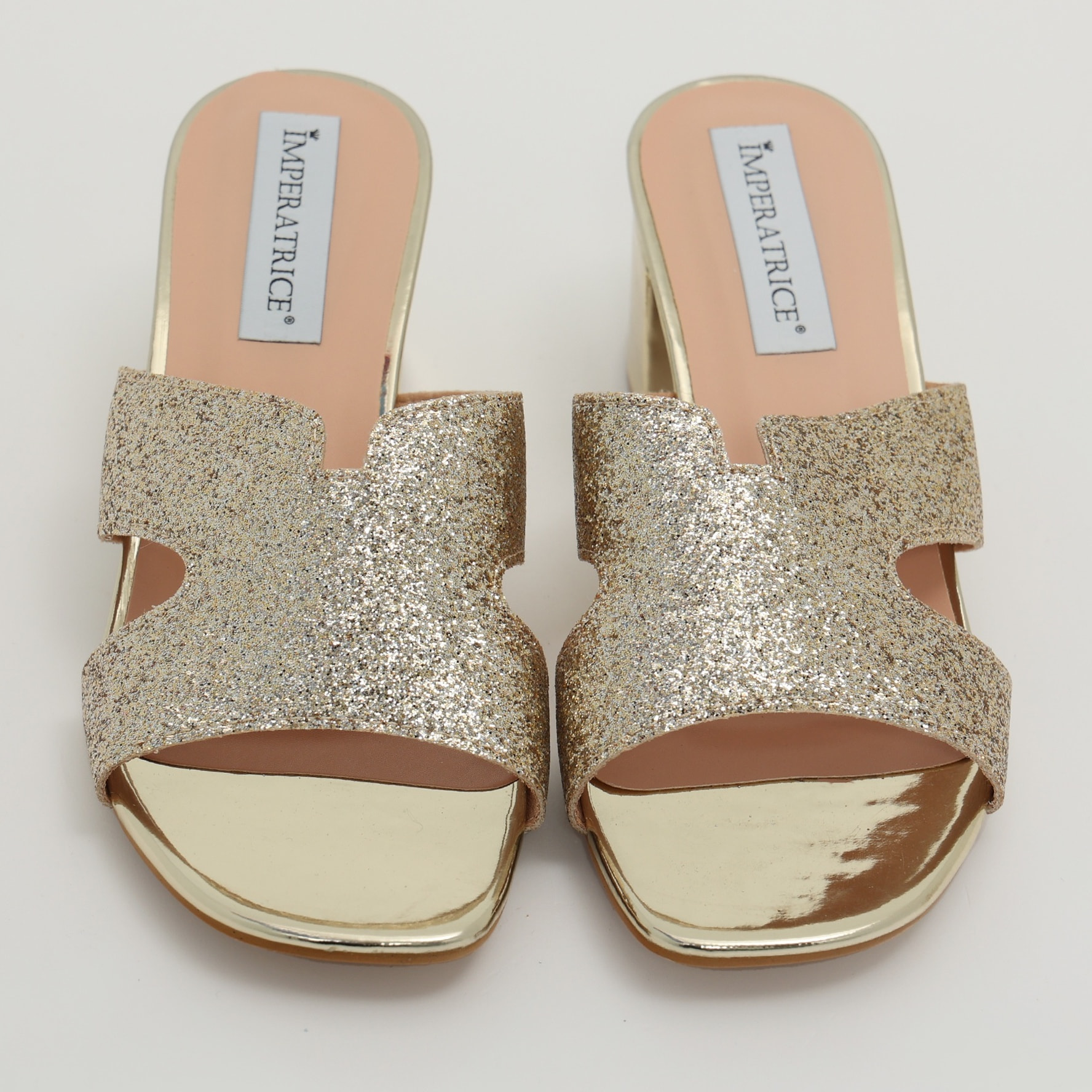 Sandali in simil pelle con tacco comodo e fascia brillantinata