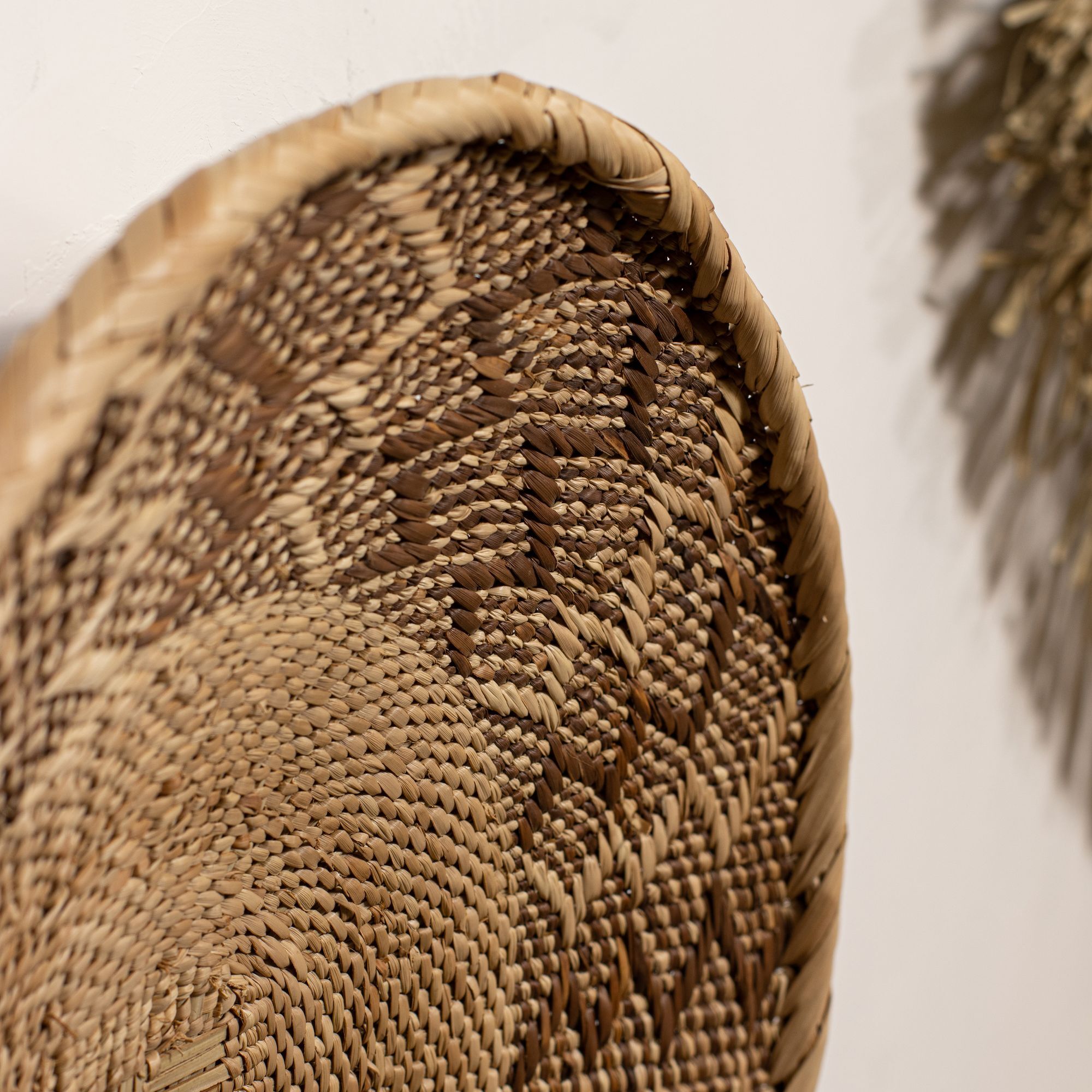 Panier mural tressé à la main au Zimbabwé 33-38cm LIMPO
