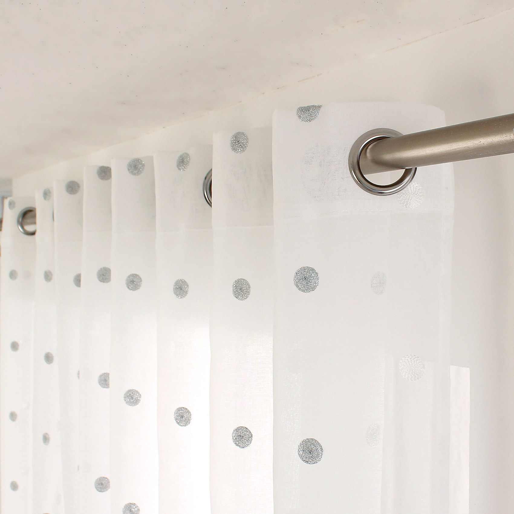 Voilage sablé brodé 'Pois colorés' - Gris souris