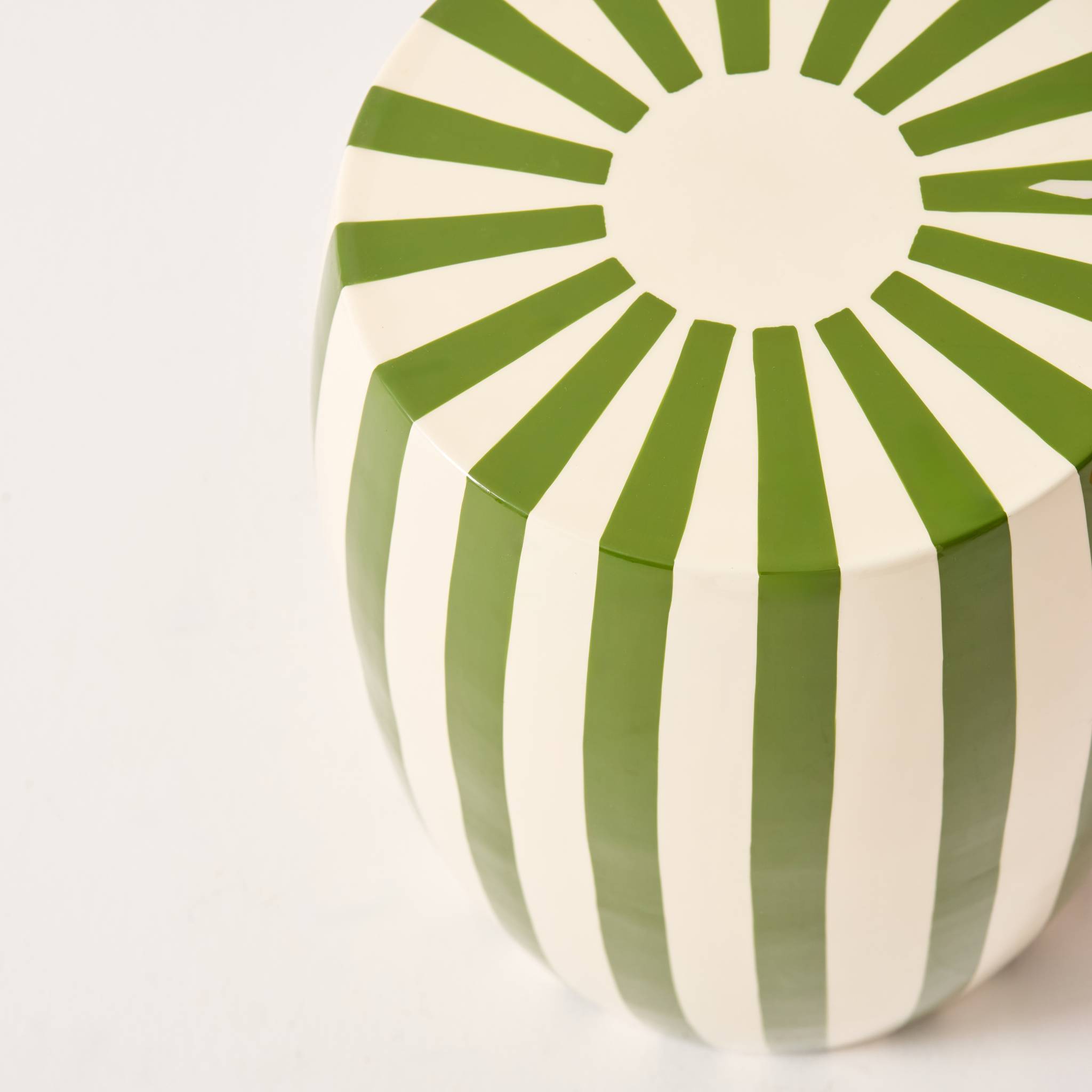 Table d'appoint. bout de canapé. table de chevet acier émaillé. vert et blanc Ø35 x H 46cm - Mizzy