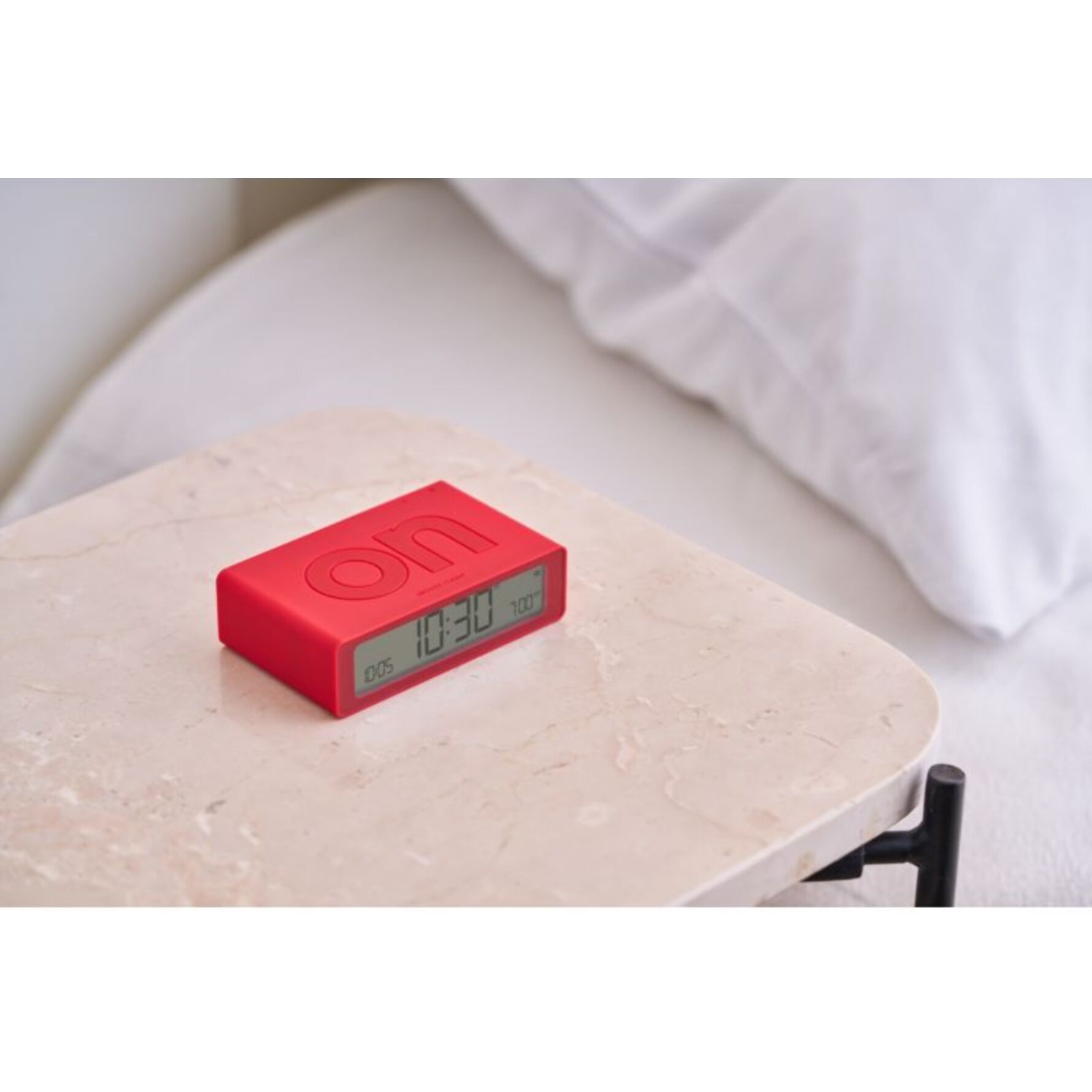 Réveil LEXON Flip Mini de Voyage Rechargeable Rouge