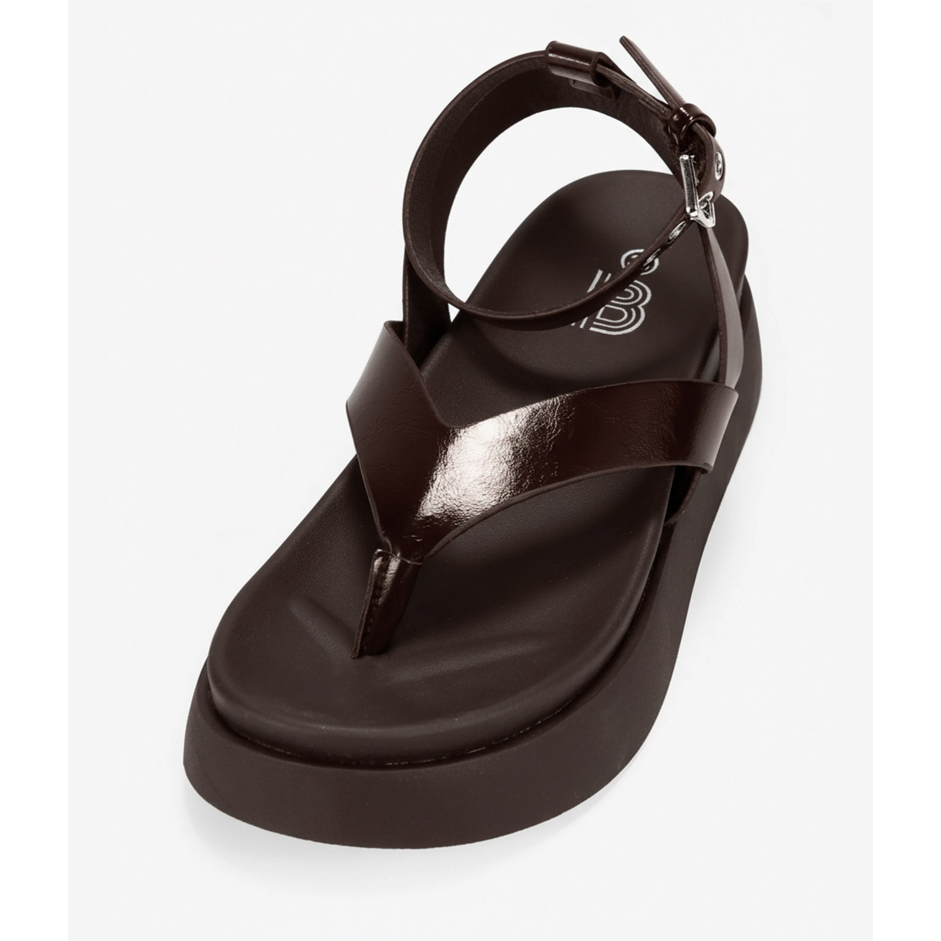 Sandalias de dedo marrones con plataforma