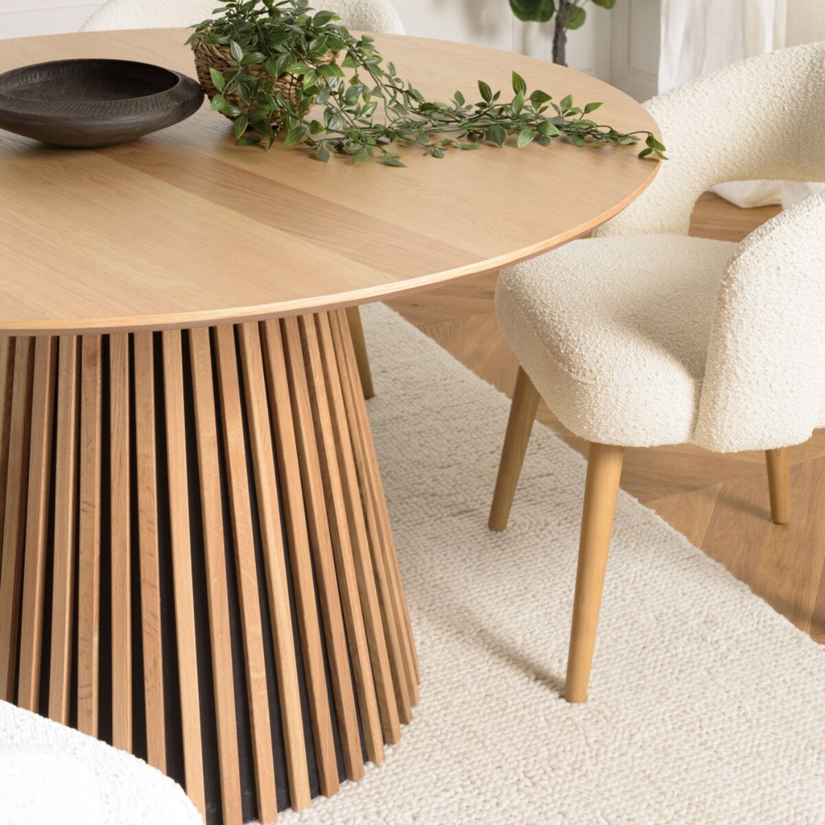 SYA - Table à manger ronde D120 décor et chêne naturel pied à motif strié
