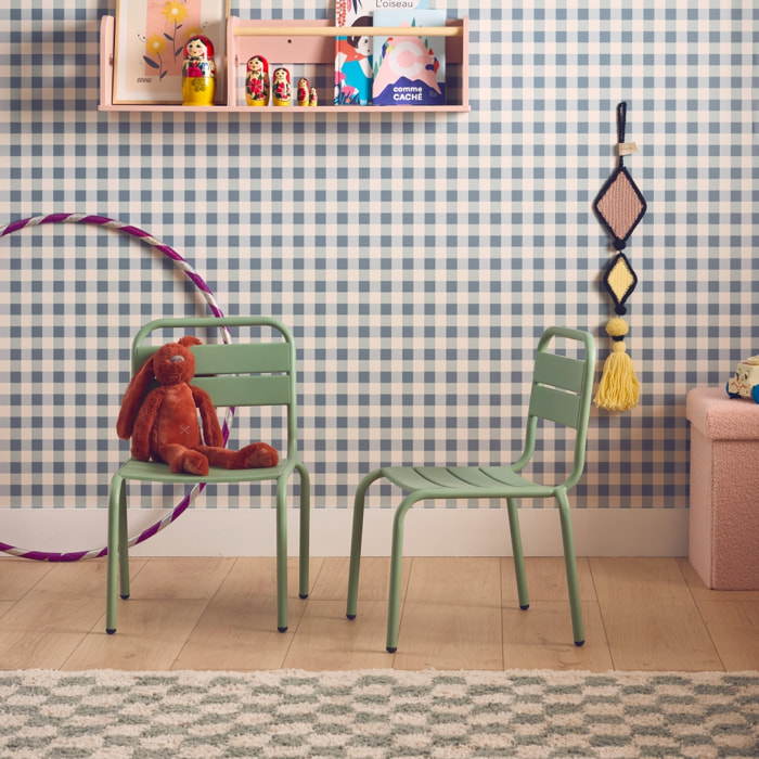 Lot de 2 chaises en métal vert clair pour enfant. salon de jardin enfant