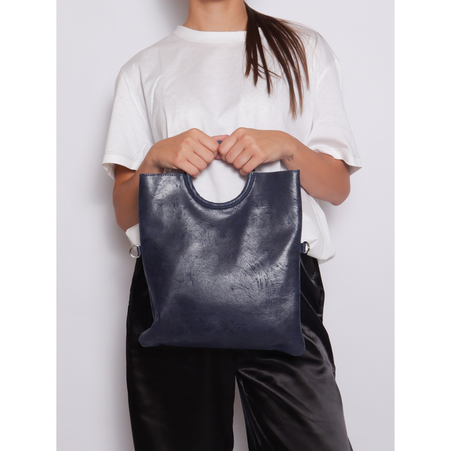 Borsa a mano da donna Made in Italy - Modello Velvet - 100% pelle scamosciata - 29.0 x 30.0 x 1.0 cm