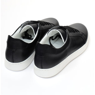 Sneakers stringate in pelle di vitello Nero