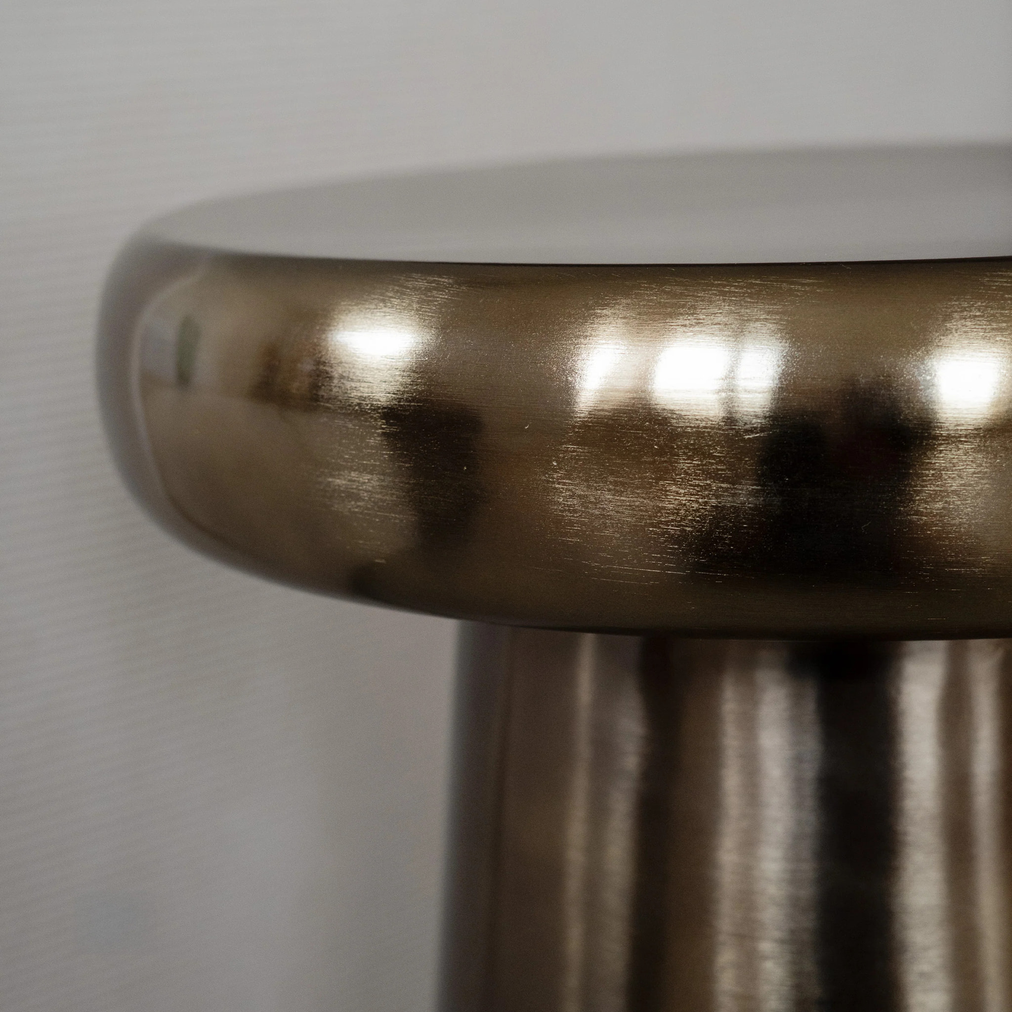 Table d'appoint ronde en métal doré D40 cm - Anouk