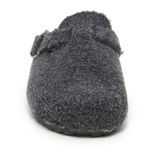Zueco de borreguito con hebilla rectangular. BABUNKERS GRIS