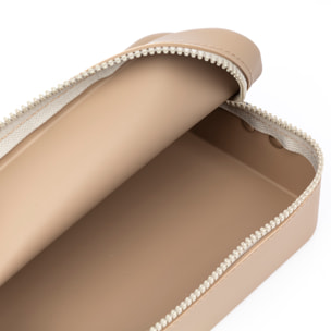 Cuerpo bolso bandolera rectangular de silicona.