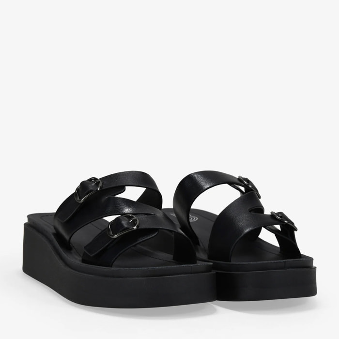 Sandalias de cuña negras con hebillas