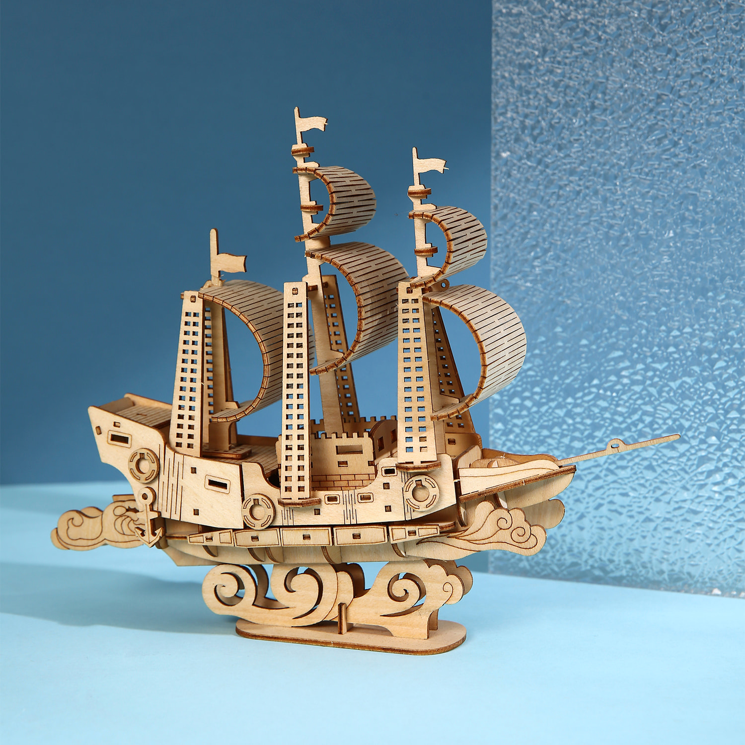 Maqueta de Madera 3D, diseño de Barco de vela con movimiento mecánico. 83 piezas.