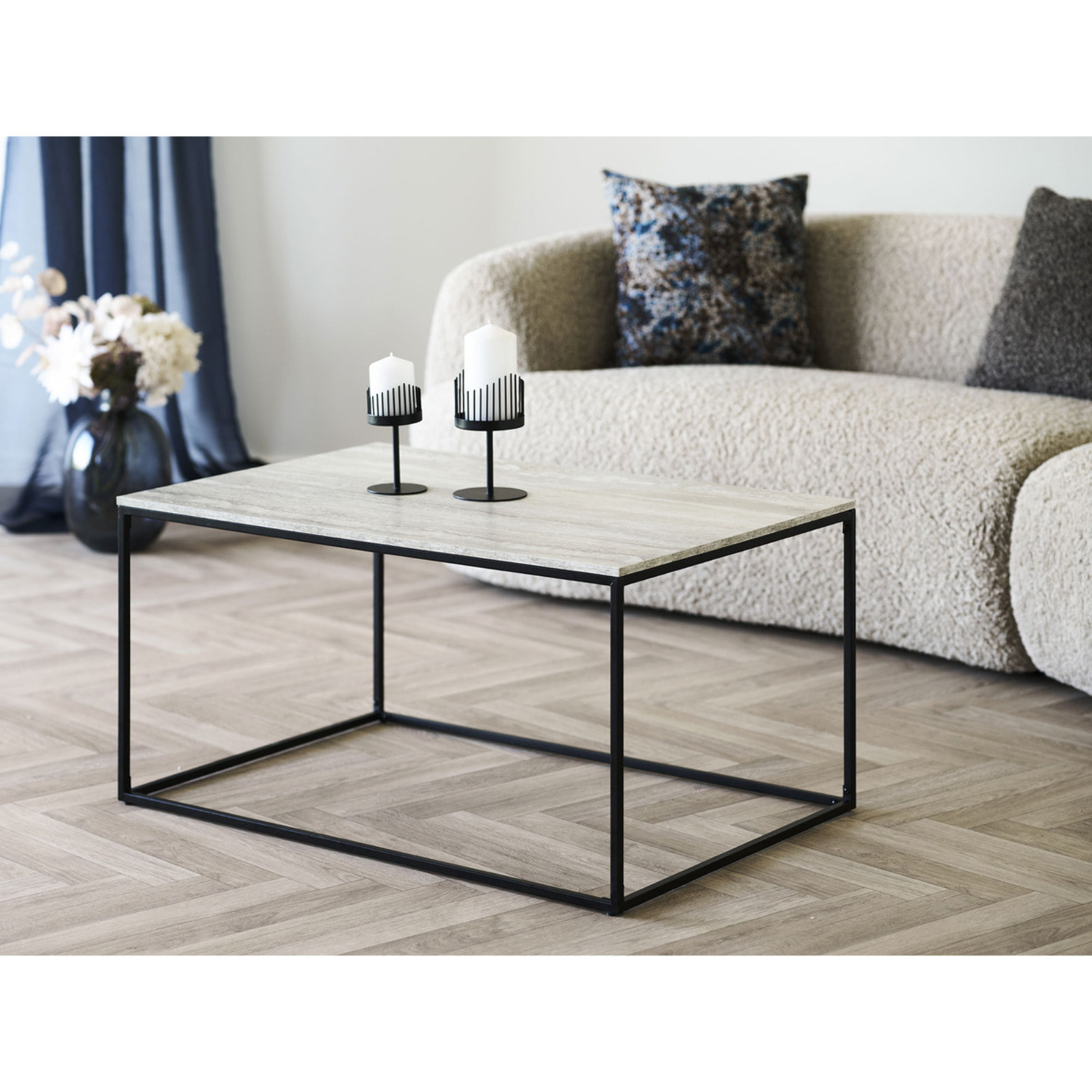 Vita - Tavolino da caffè effetto travertino con struttura nera 90x60x45 cm