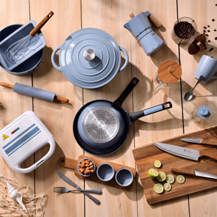 Set de cocina de 9Pzs: 3 Cuhillos en acero inoxidable + 5 Utensilios de silicona y madera + Tabla de corte 40x25cm NOIA San Ignacio