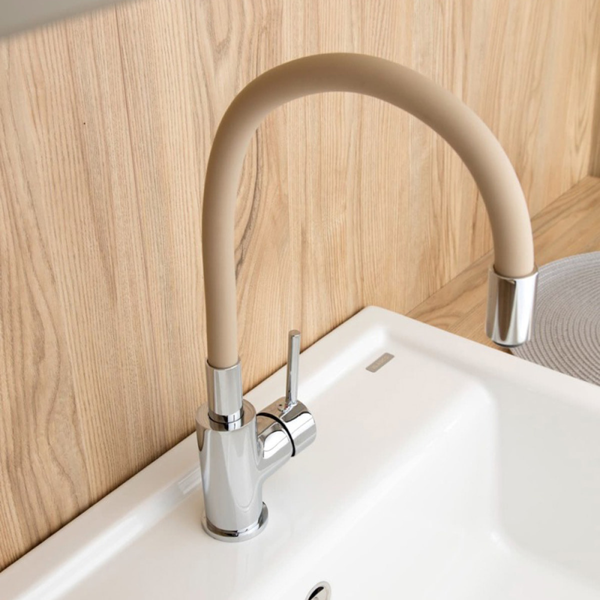 mitigeur cuisine à mémoire de forme, courbe en silicone beige (SIKOBSLPRO290BE)