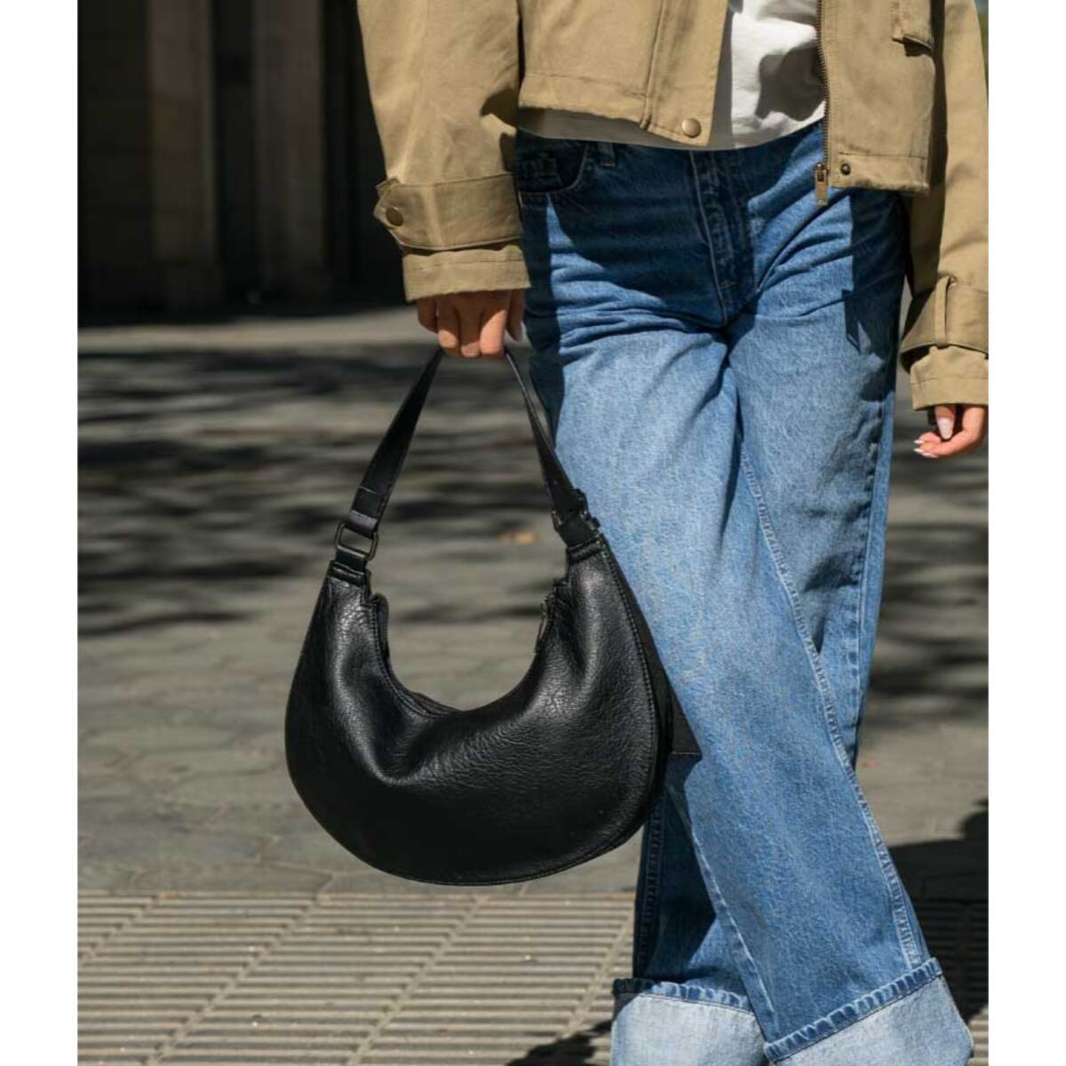 Bolso de hombro negro con cremallera