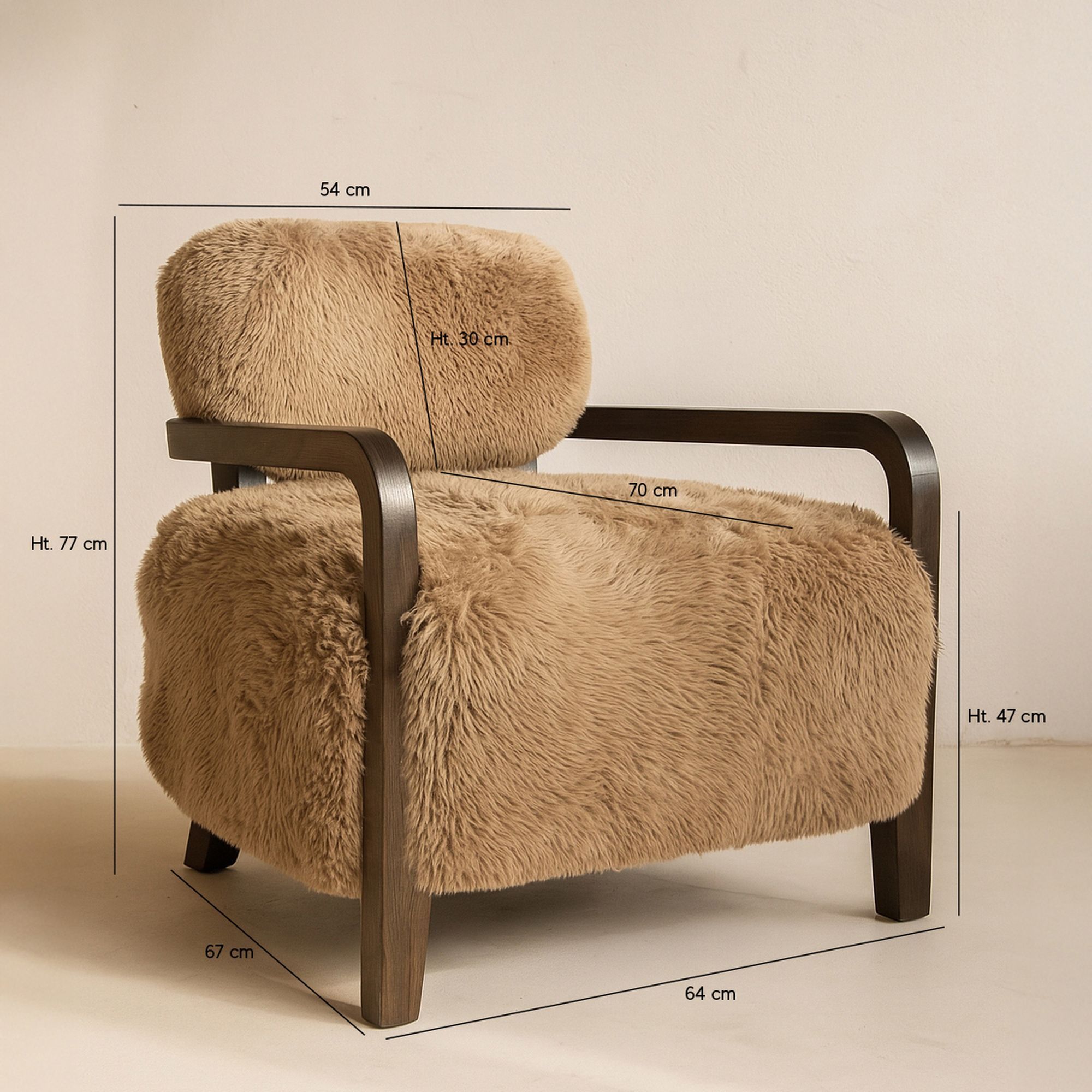 Fauteuil effet fourrure marron et structure en bois  YACK