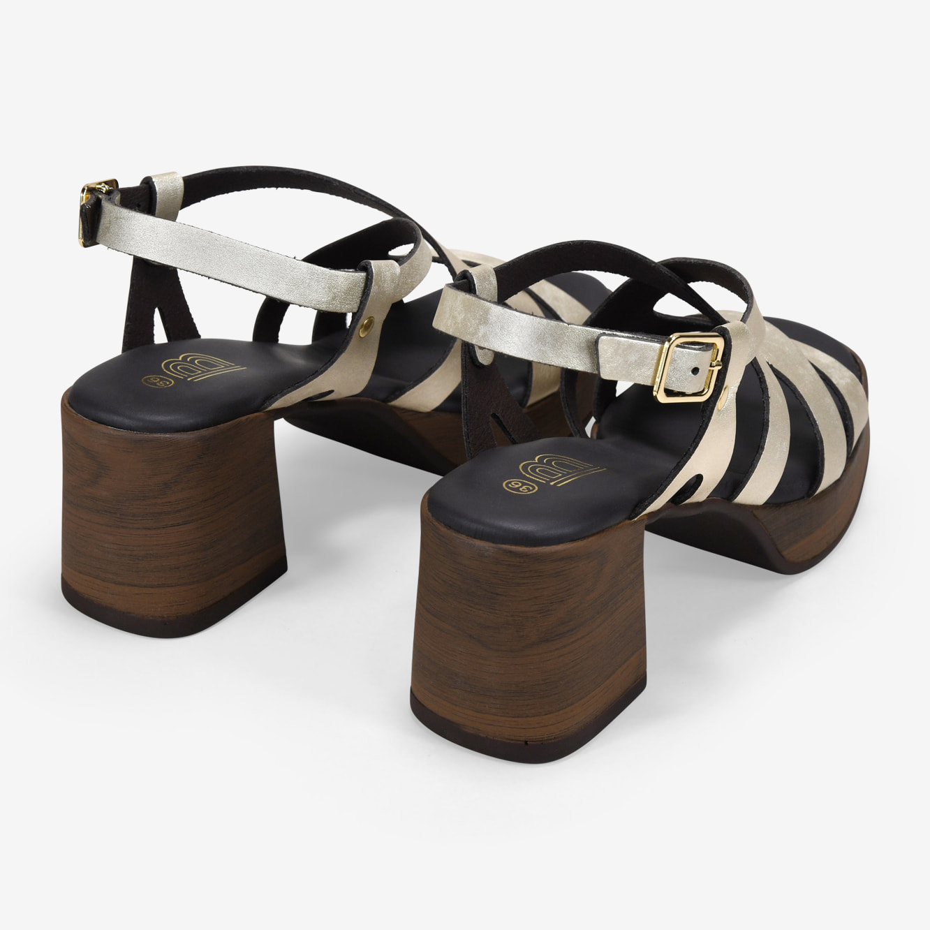 Sandalias de tacón doradas en piel con suela de madera