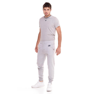 Pantalón básico de hombre con logo pequeño