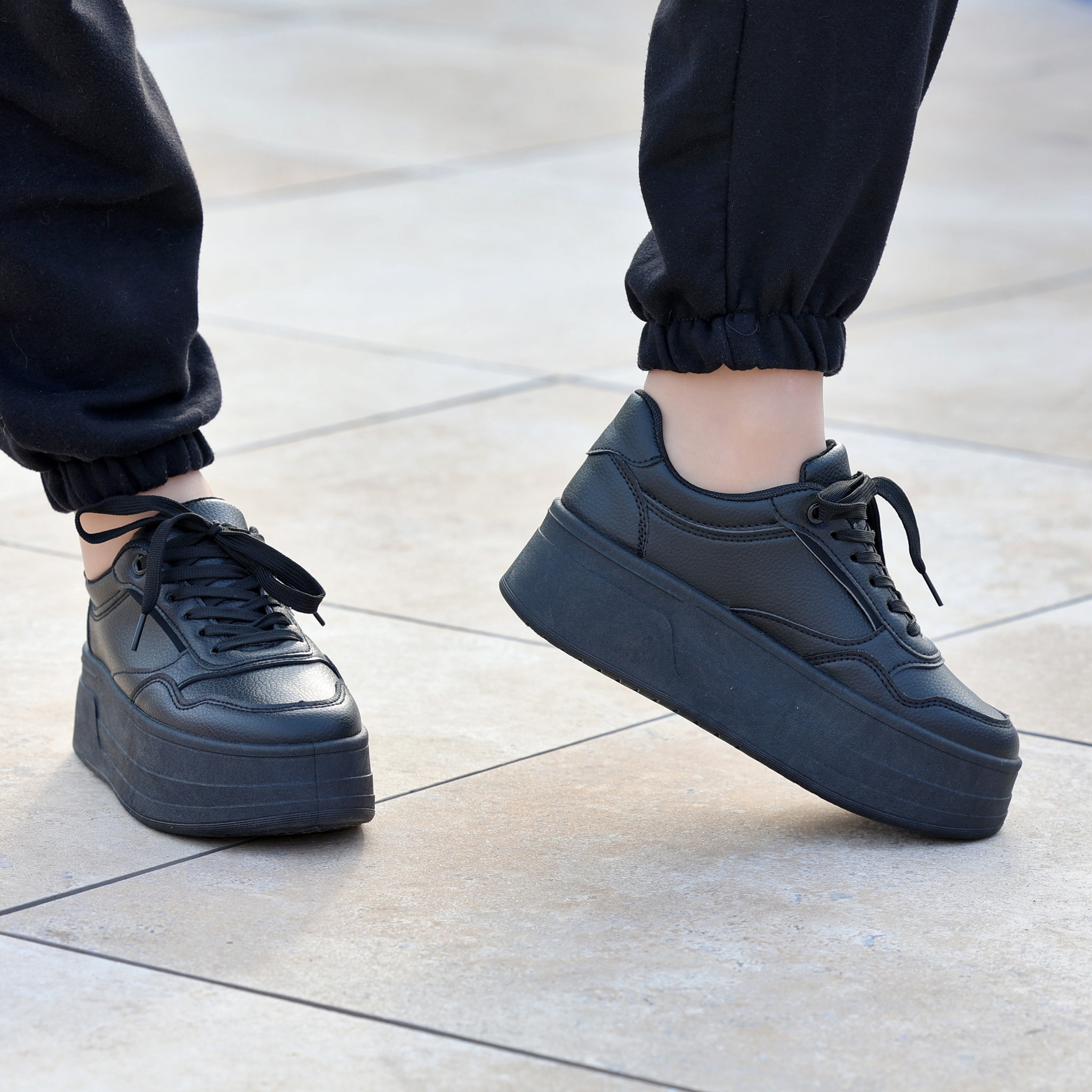 Sneakers in simil pelle platform