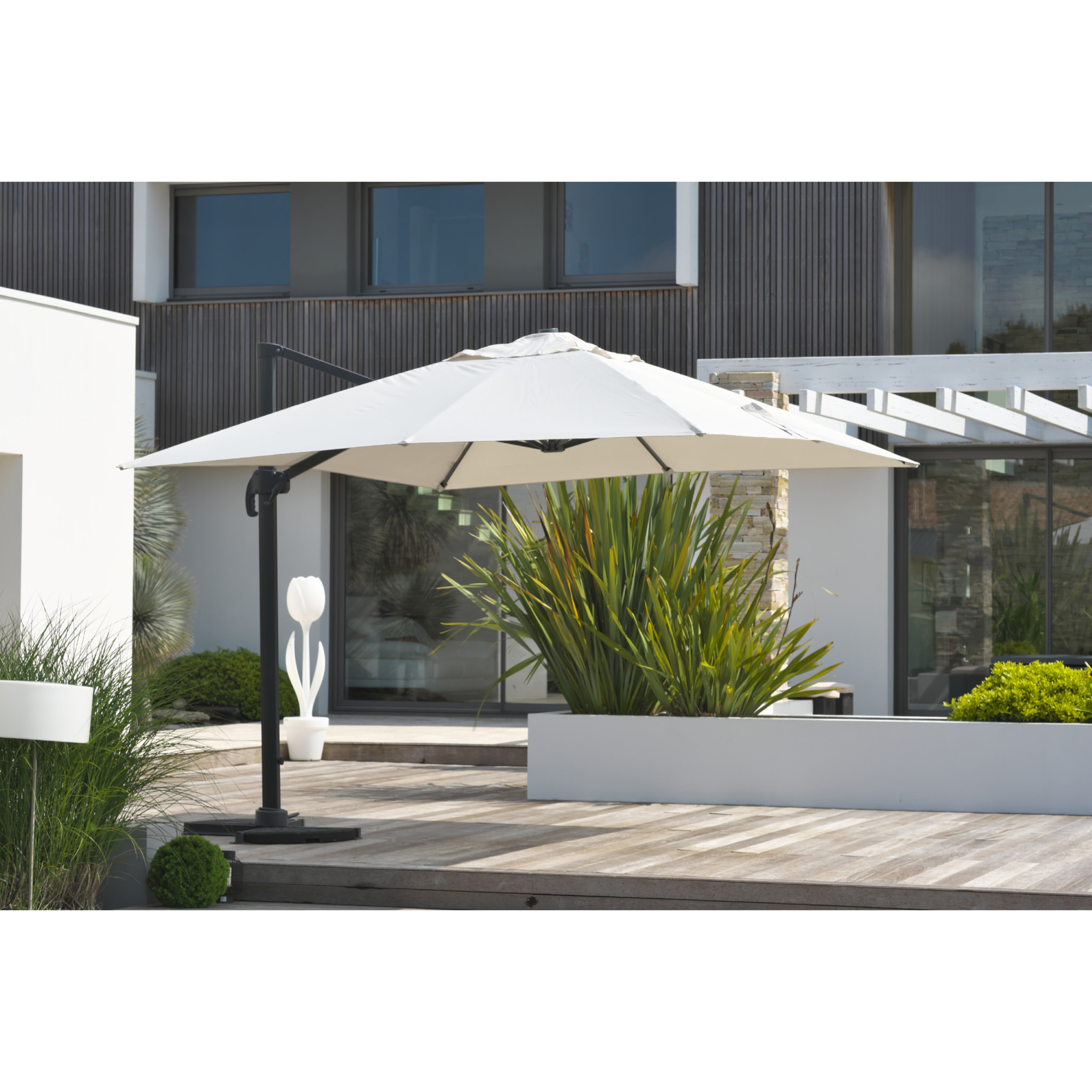 SEVILLA - Parasol avec pied excentré en acier et toile grise