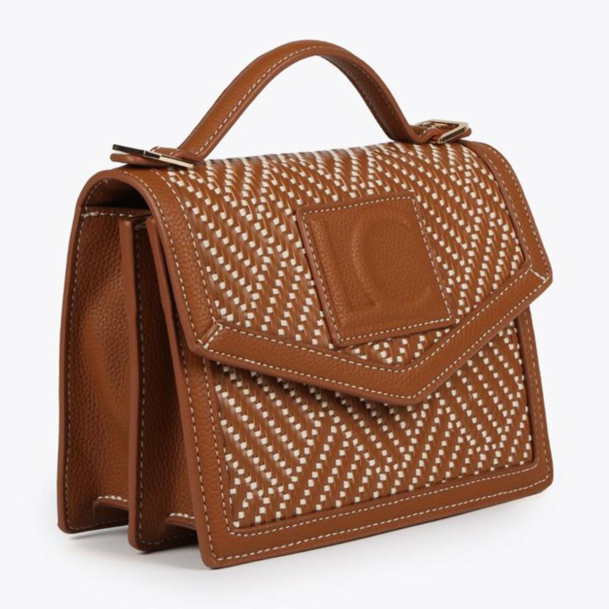 Borsa a tracolla intrecciata con patta