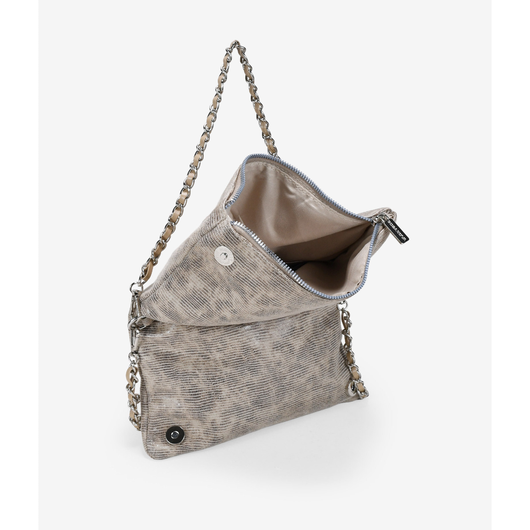 Bolso bandolera beige con solapa y asas de cadena