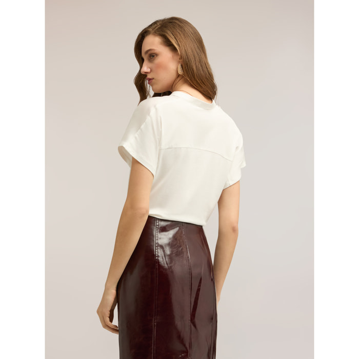 Motivi - Camiseta de raso con escote de serafina - Blanco