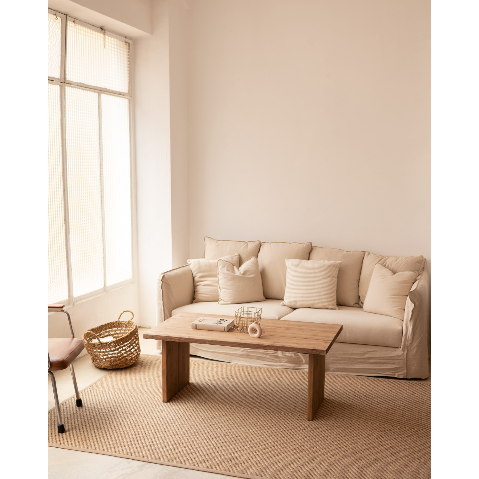 Table basse en bois massif ton chêne foncé 120x60cm Hauteur: 47 Longueur: 120 Largeur: 60