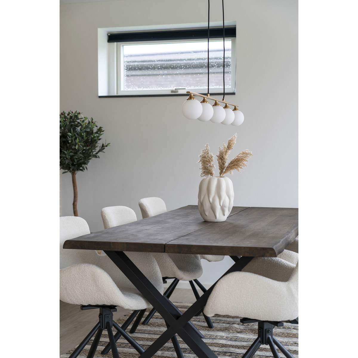 Vaso in Ceramica Beige con Superficie a Rilievo — 19,5×26 cm