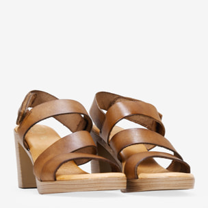 Sandalias de piel marrones con tacón efecto madera