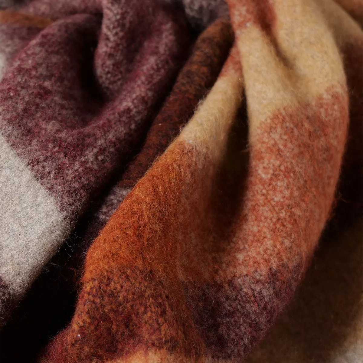 Plaid laine & autres fibres 200 g/m² motif jacquard bordeaux brun Mohaira ecossais sienne