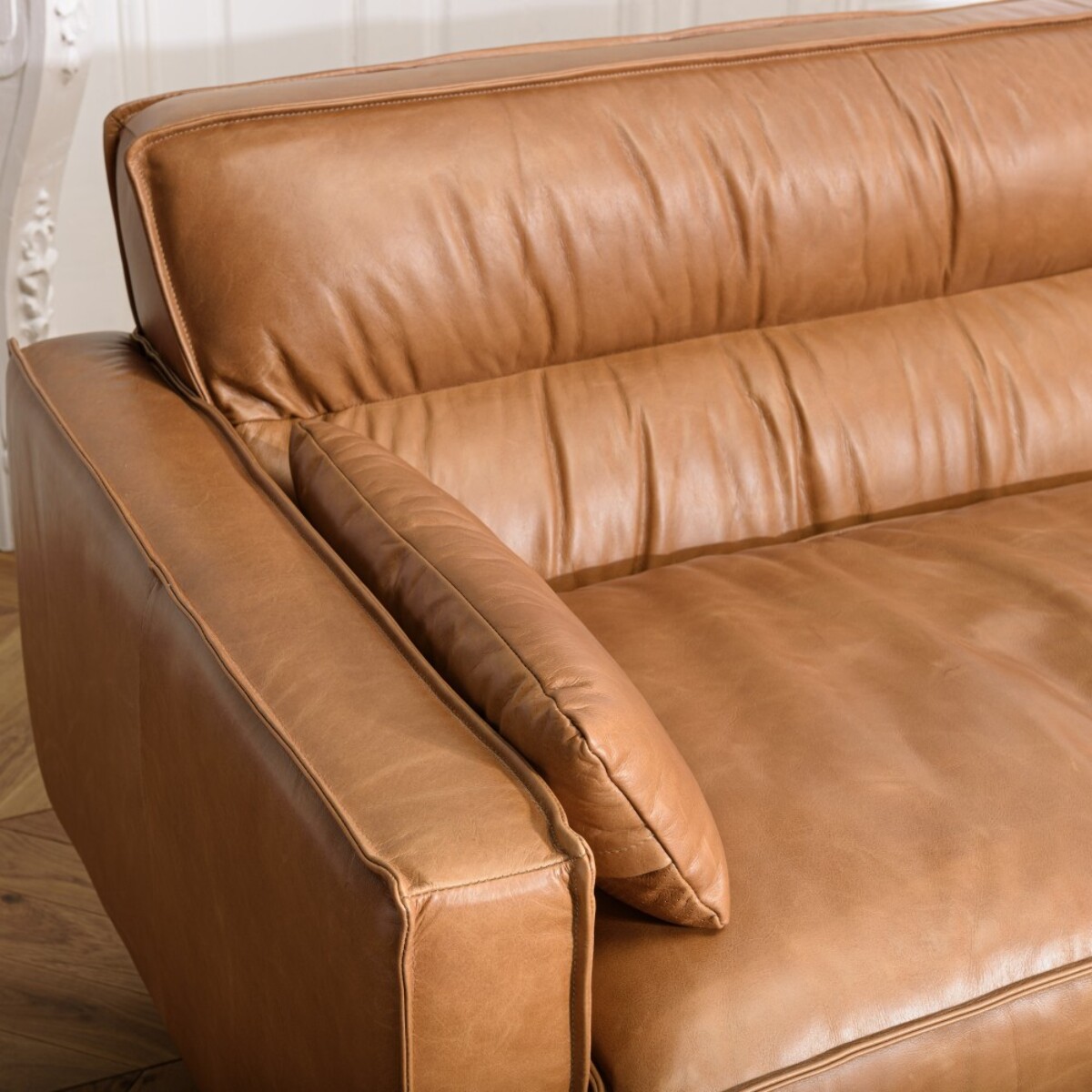 GASTON - Canapé 3 places vintage en cuir marron camel, pieds en bois