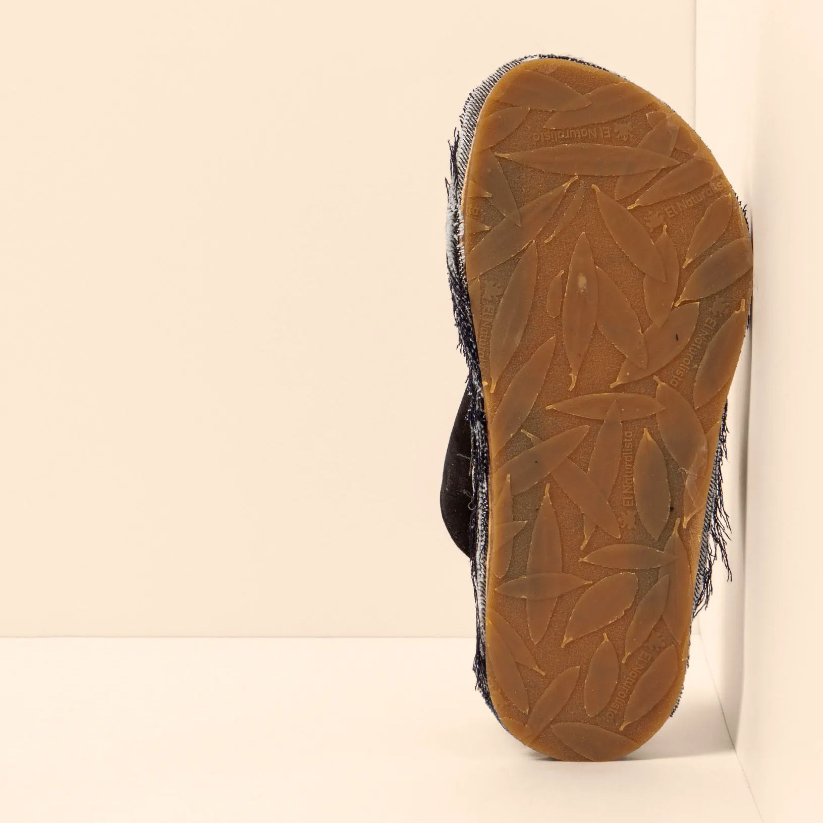 Sandalias N598 NOBUCK LAVADO BLACK/ RECYCLUS UNISEX color Black