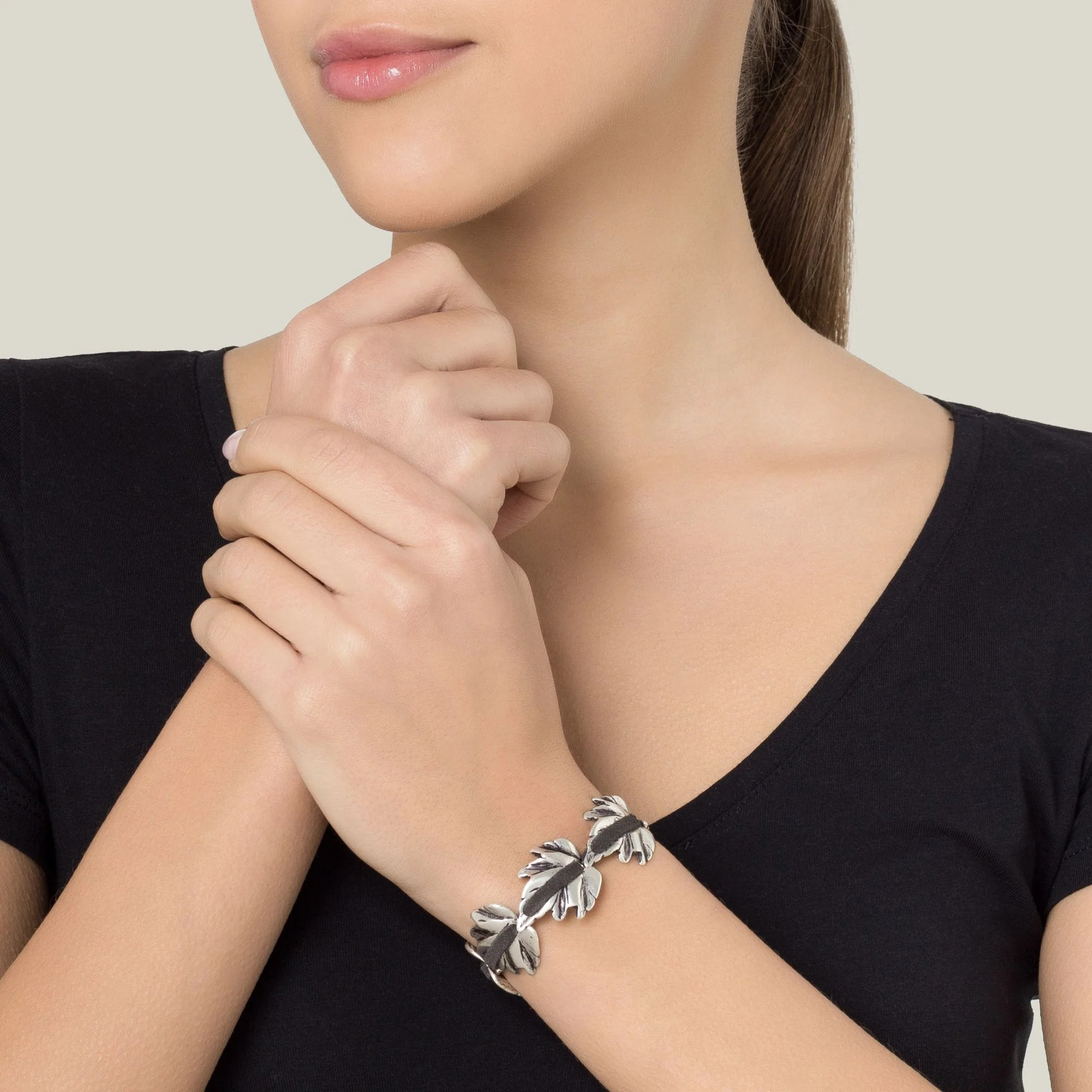 Pulsera piel y plata chapado hojas ajustable multihoja