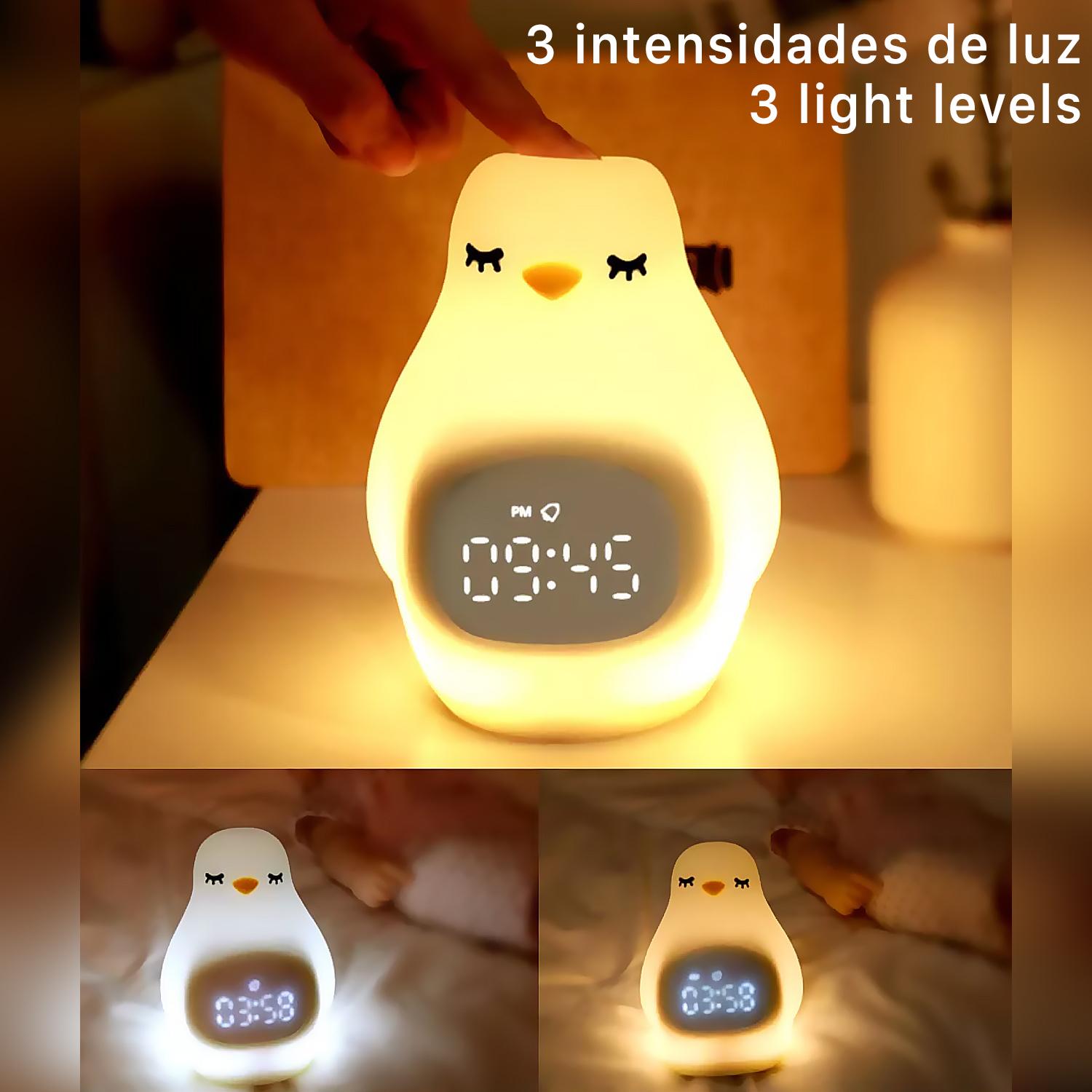 Reloj despertador con luz nocturna infantil, intensidad regulable. Diseño Pingüino.