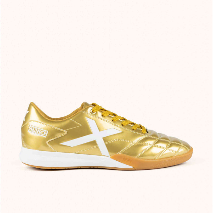 MUNICH M39 03 Zapatillas urbanas de inspiración futsal en acabado metalizado