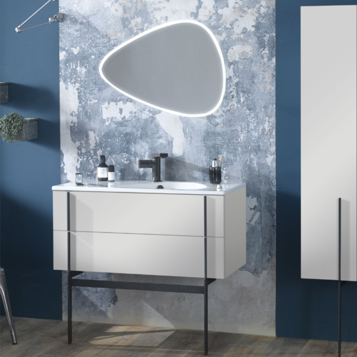 Meuble de salle de bain 120 cm Nouvelle Vague blanc brillant + colonne version droite + pied