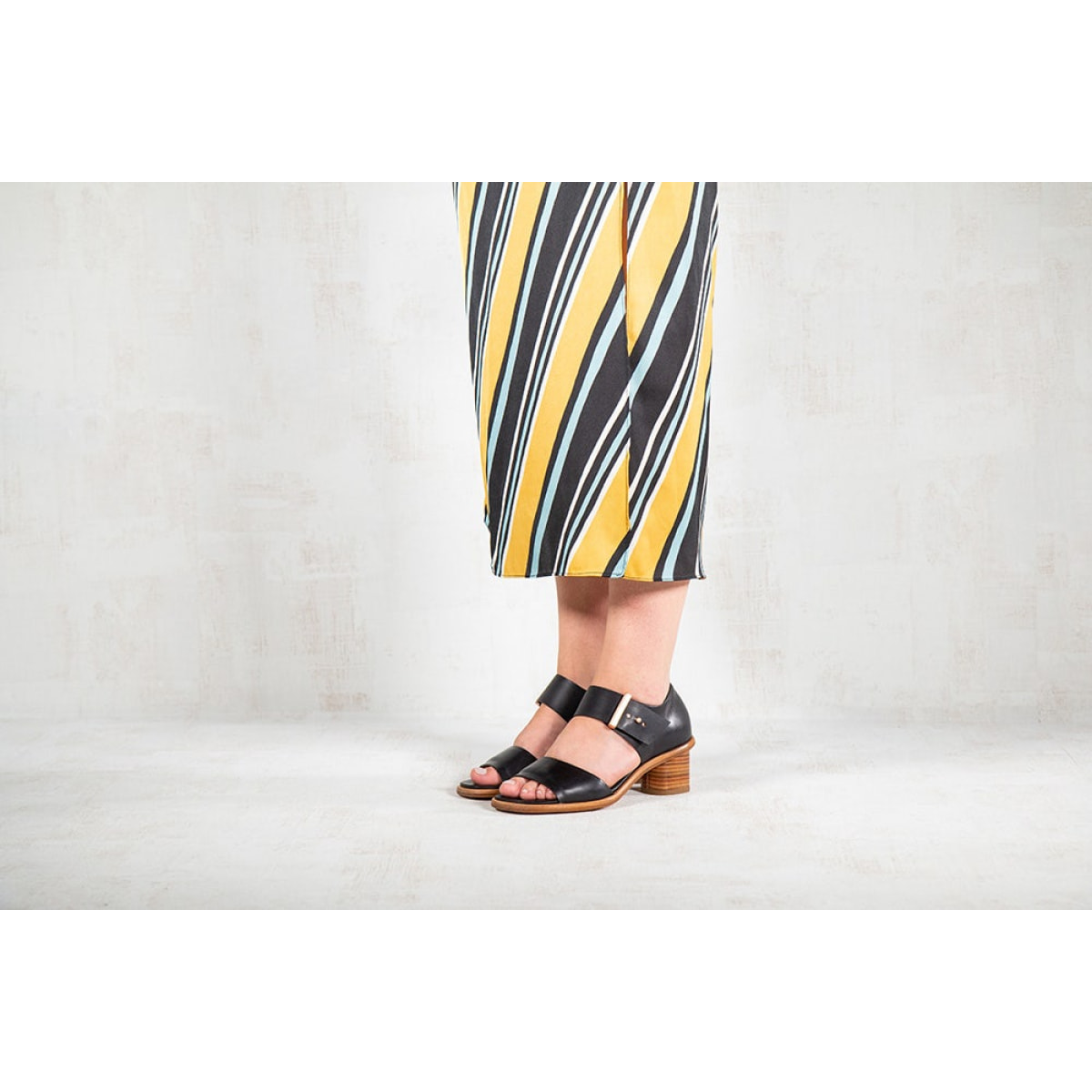 Sandalias con tacón S970 RESTORED SKIN CUERO / TINTILLA color Cuero