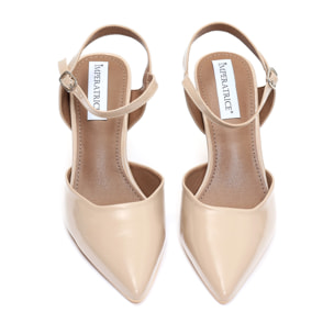 Sandali in simil pelle verniciata con tacco