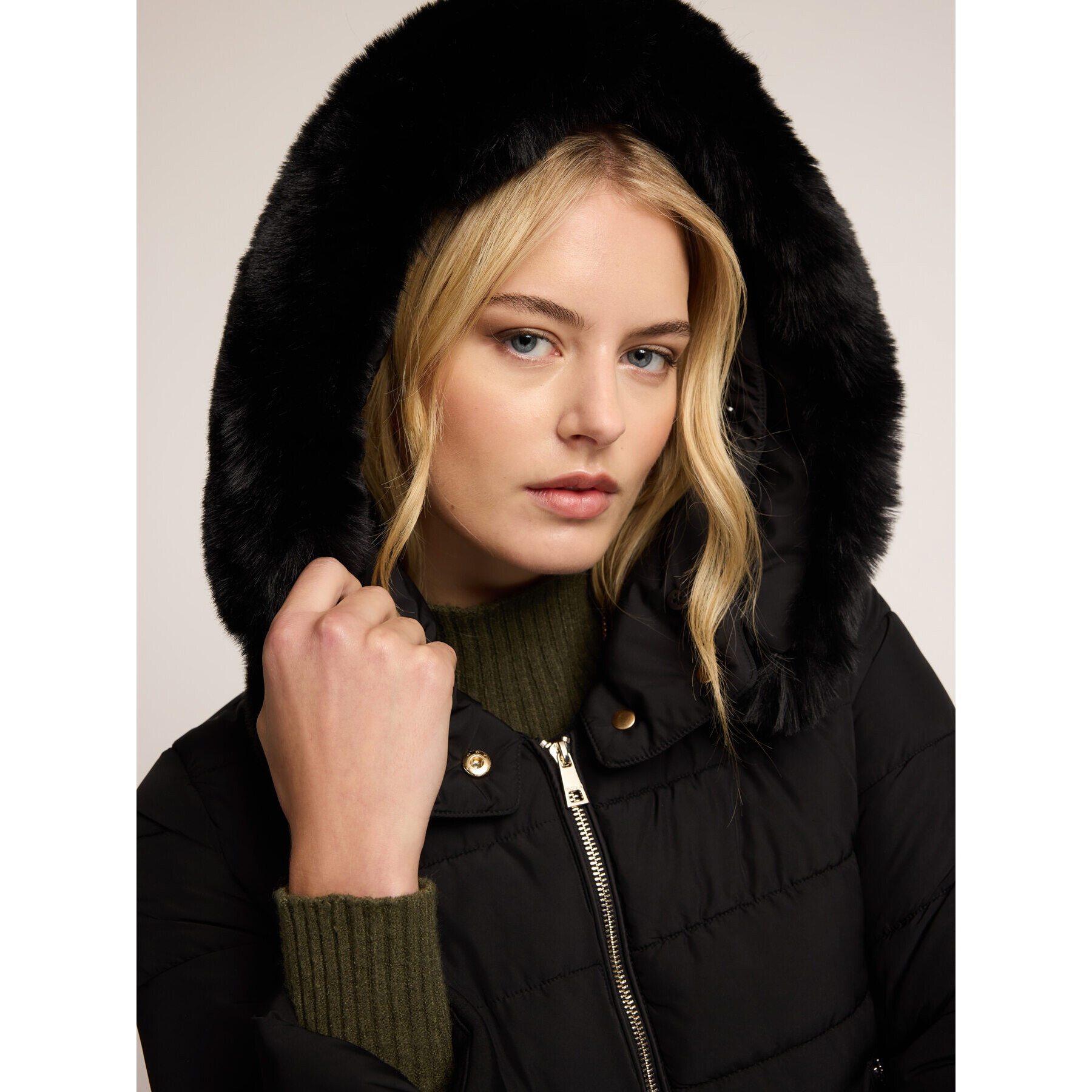 Motivi - Plumífero corto con capucha - Negro