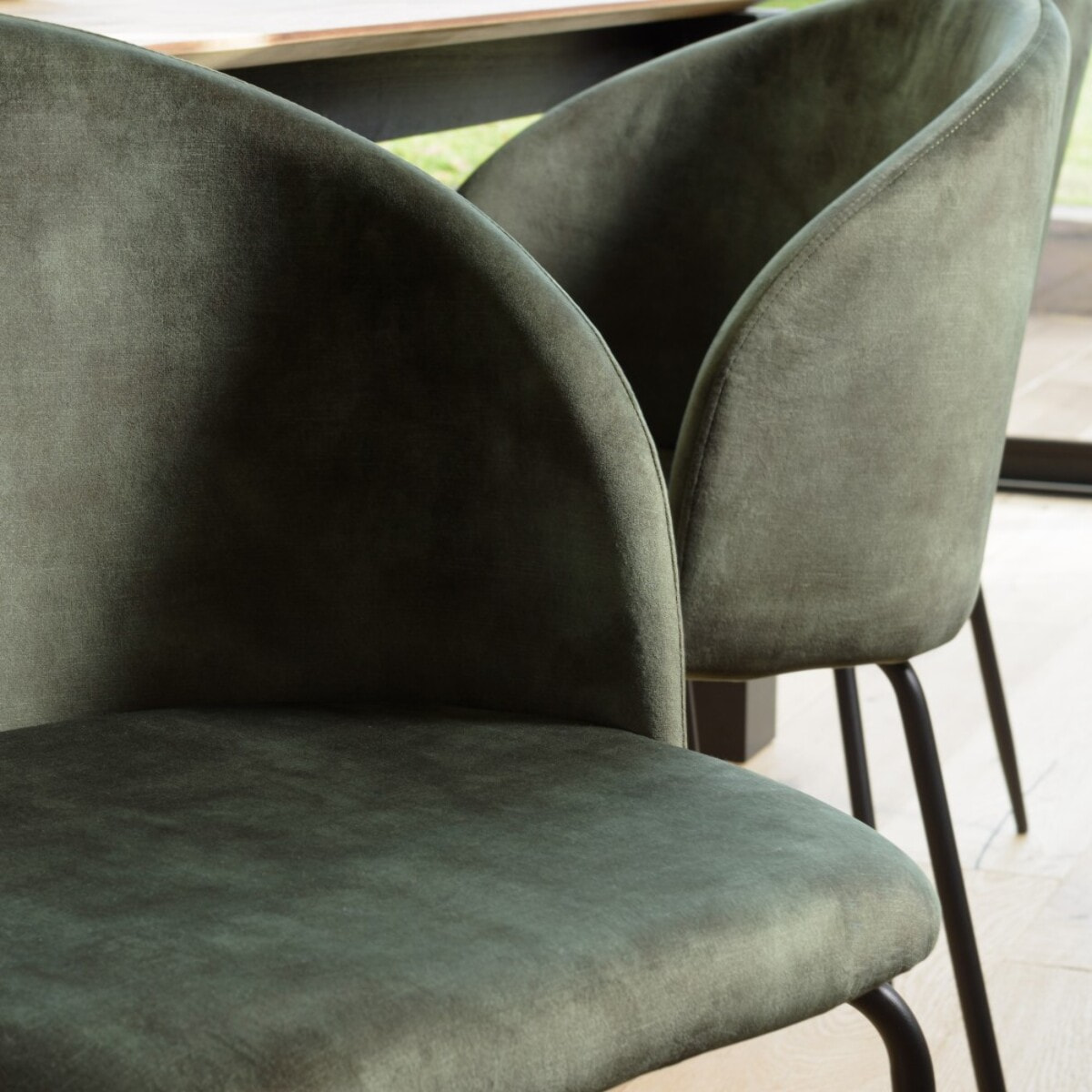 TOM - Lot de 2 chaises velours vert sapin dossier enveloppant