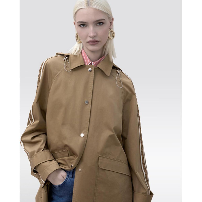 Trench oversize con dettagli in nastro personalizzati